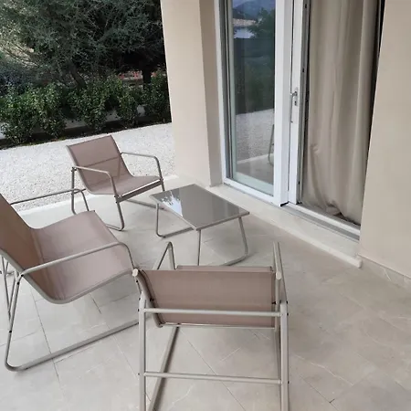 Πανσιόν Coclea Charme